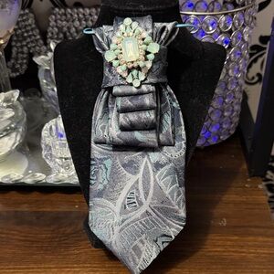 Elegant Blue Patterned Tie with Brooch